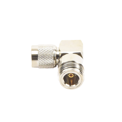 Adaptador en Ángulo Recto de Conector TNC Macho a N Hembra, Níquel/ Oro/ Teflón.
