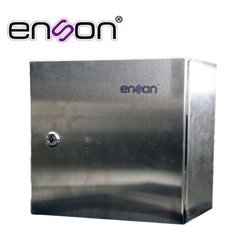 GABINETE DE ACERO INOXIDABLE ENSON ENS-INOX315 MONTAJE EN PARED / MEDIDAS 300MM ALTO × 300MM ANCHO × 150MM PROFUNDIDAD / CUERPO Y PUERTA DE 1.2 MM DE ESPESOR / PLACA DE MONTAJE GALVANIZADA DE 1.5 MM / GRADO DE RESISTENCIA MECÁNICA IK10 / BISAGRAS EN ACERO / DISEÑO ROBUSTO PARA ENTORNOS INDUSTRIALES